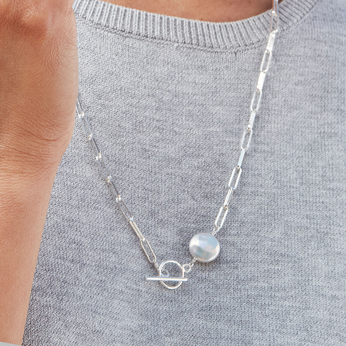 Serena Sterling silver necklace with toggle clasp and pearl