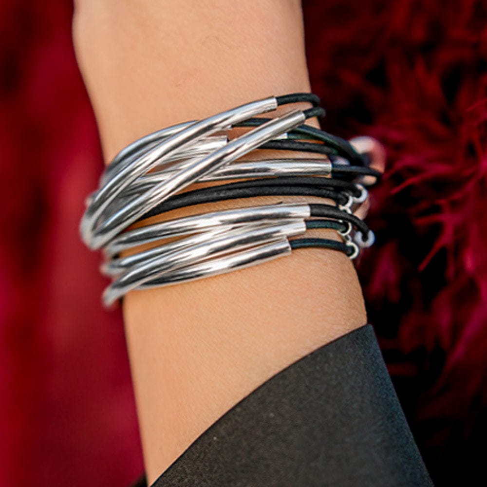 Lizzy classic 4-strand black leather silver plated wrap bracelet with silver